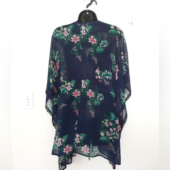 Francesca's floral cover-up - Picture 3 of 5